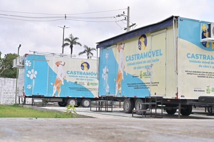 Deputada-Joana-Darc-anuncia-chegada-do-Castramovel-a-Comunidade-da-Sharp-em-Manaus