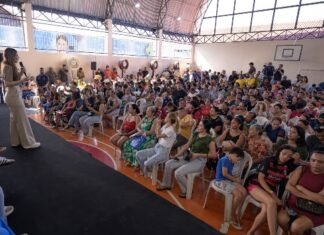 Primeira-dama Thaisa Cidade acompanha edição do Governo Presente na zona Norte de Manaus