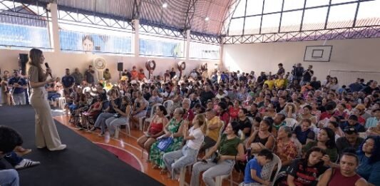 Primeira-dama Thaisa Cidade acompanha edição do Governo Presente na zona Norte de Manaus