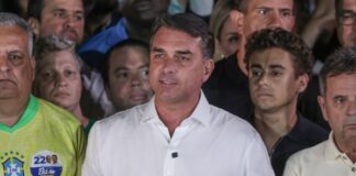 PF cancela passaportes de Flávio; Aliados informam que o mesmo viajou para os EUA