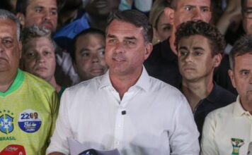 PF cancela passaportes de Flávio; Aliados informam que o mesmo viajou para os EUA